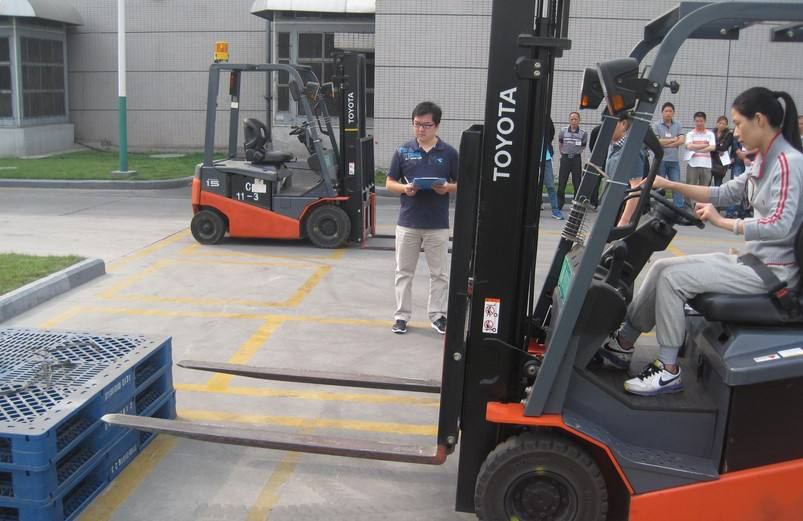 中環(huán)學(xué)校 焊工培訓(xùn)畢業(yè)照