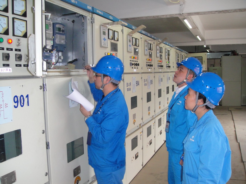 中環學校 焊工辦理畢業照